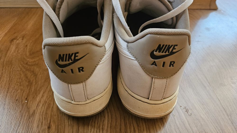 Бели маратонки Nike