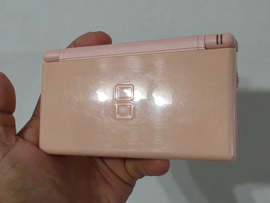 Nintendo DS lite roz complet cu 2 jocuri