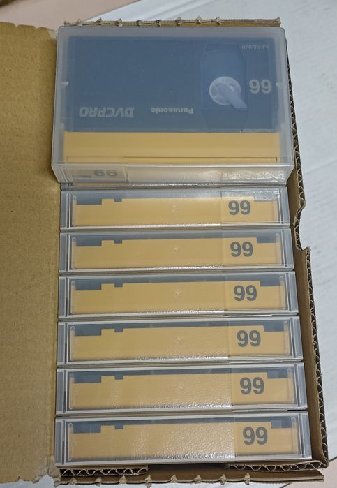 Видеокассеты на видеокамеру и видеомагнитофон