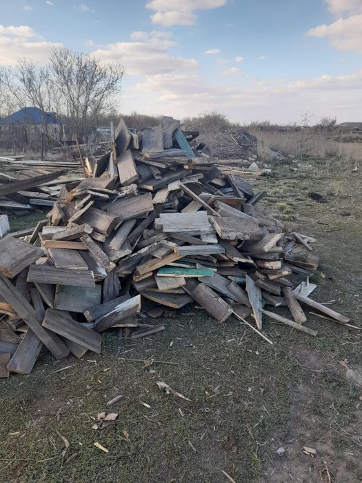 Продаю дрова сухие 13тысяч куб Обращаться