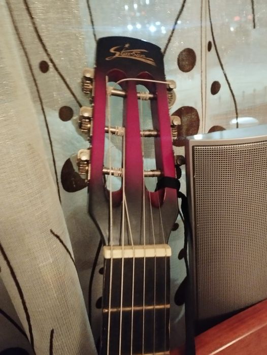 гитара бу но хорошая уже настроена