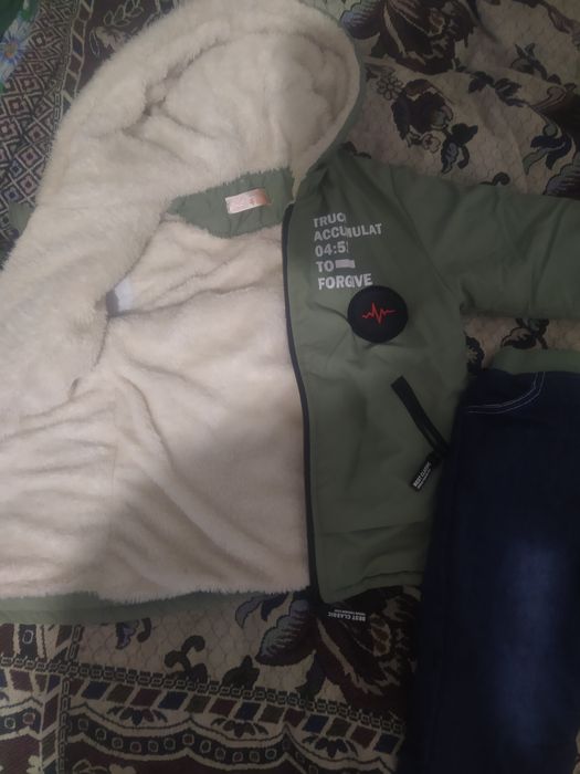 Продам детскую куртку