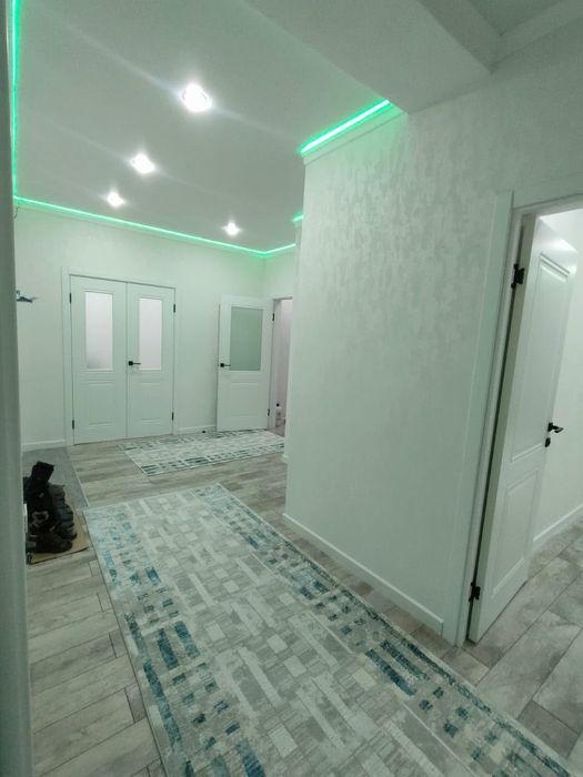 Өте әдемі 3бөлмелі квартира сатылады. Батыс2 2/5этаж.