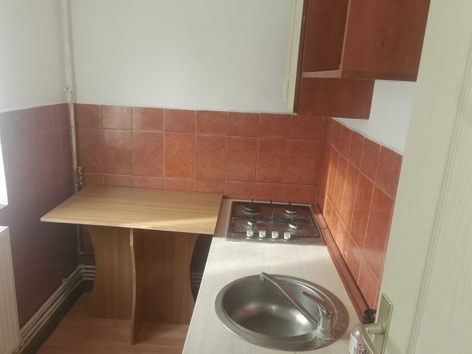 Închiriez garsoniera