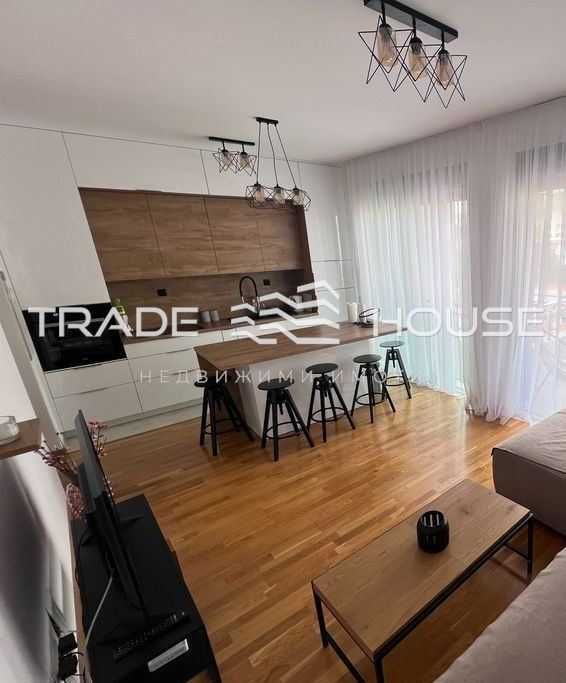 Дава се под наем Тристаен апартамент в Пловдив, Младежки Хълм - 92 кв.м за 480 € - Снимка #2