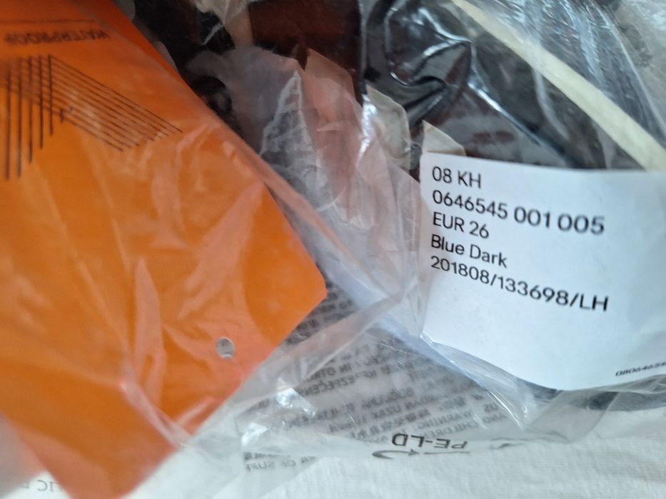 Нови водоустойчиви боти размер 26