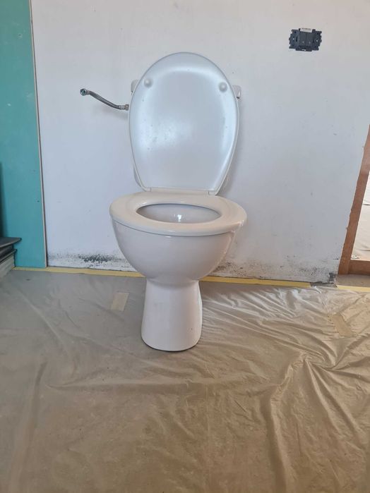 Wc  Ideal Standard+ chiuveta cu picior nefolosite,stare foarrye buna