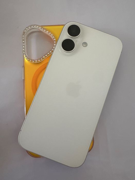 Iphone 16 256 gb отличном состаением