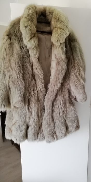 Дамско палто от сребърна лисица.
