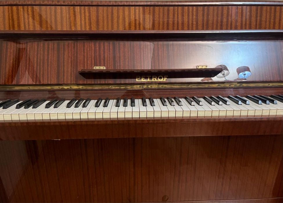 Пианино Petrof в хорошем состоянии