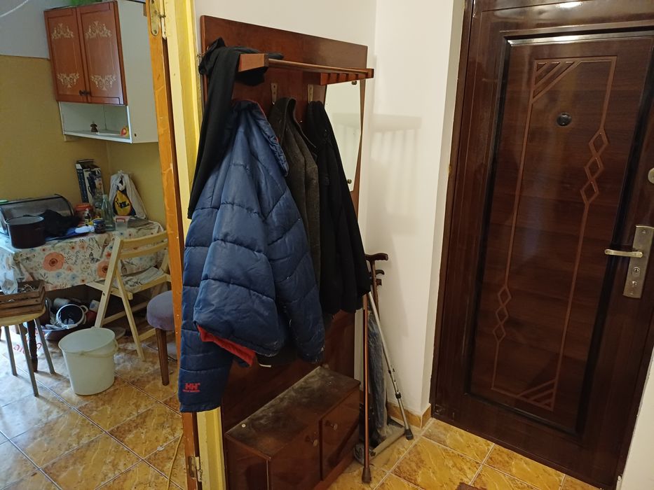 Mobila veche trainica ,mobila veche  solida fara defecte ...Nu asigur transport