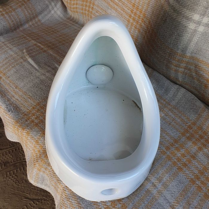 Pisoar de perete cu supapă