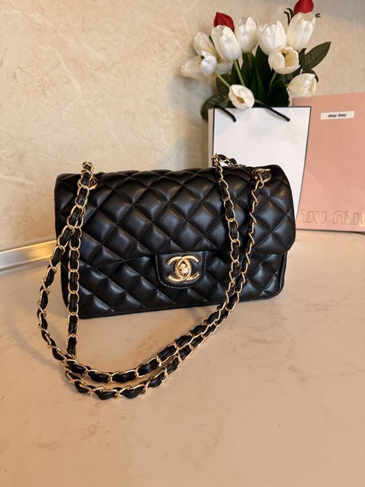 Дамска чанта Chanel Classic среден размер