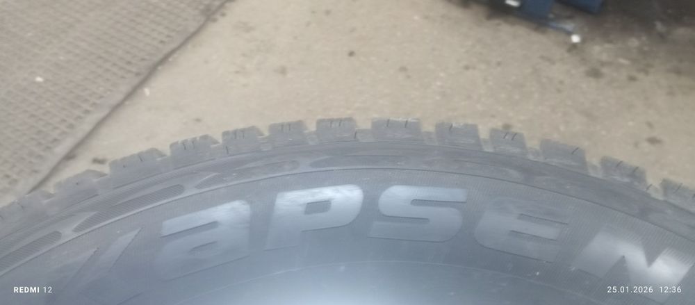 Продам два комплекта резины