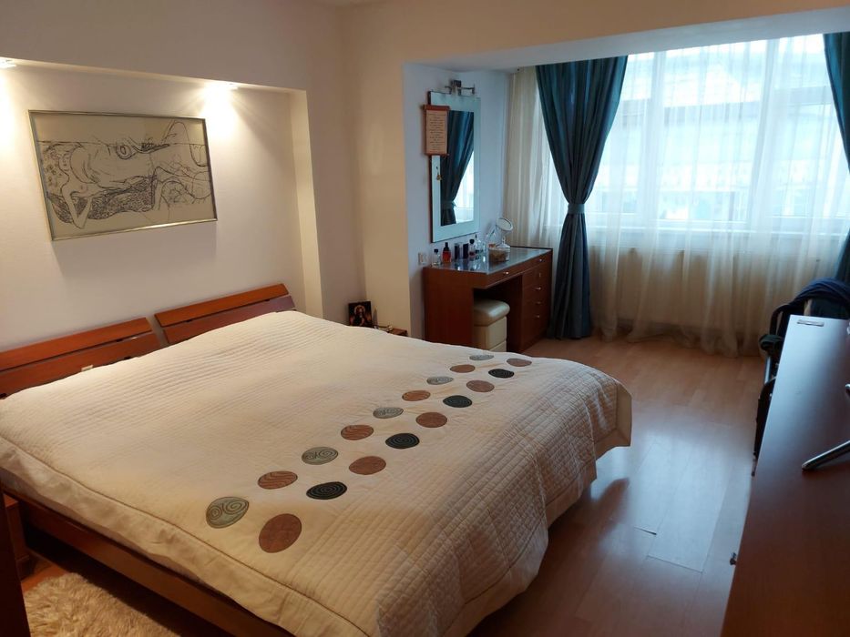 Vând apartament 3 camere