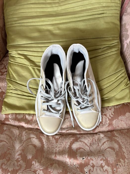 Converse, UGG, Kickers, North face