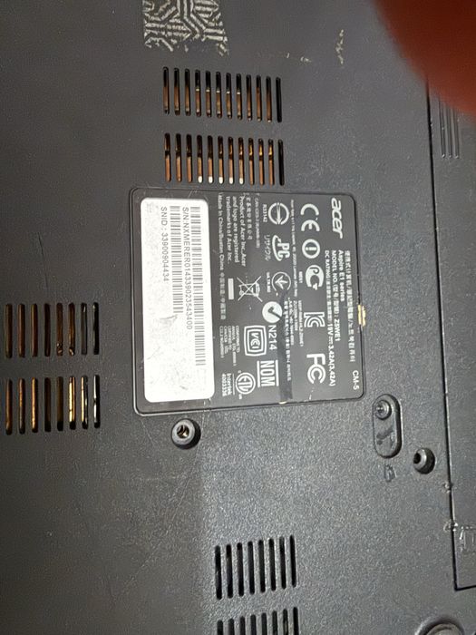 Acer Aspire E1-531 на запчасти, нерабочий