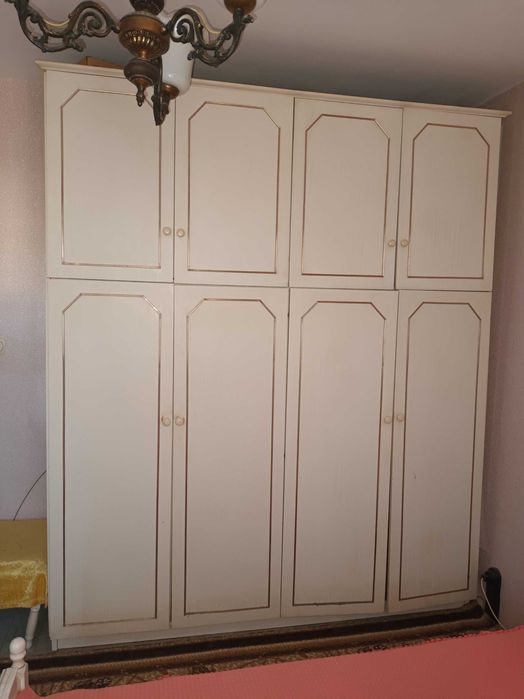 Спалня + четирикрилен гардероб+тоалетка