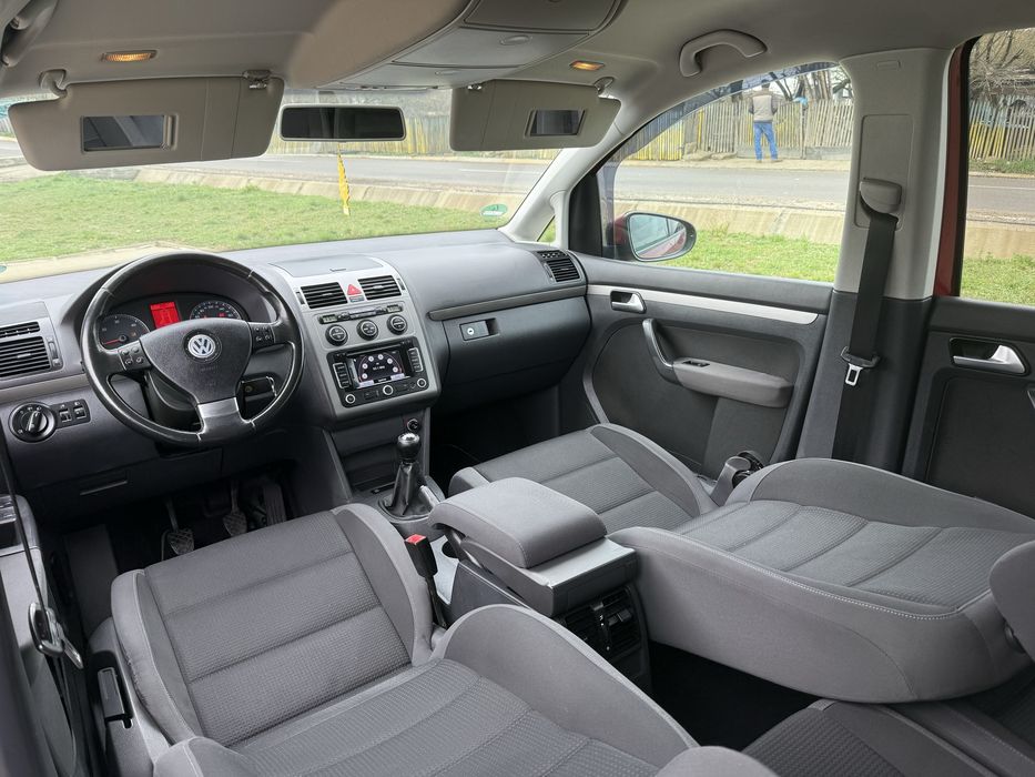 VW TOURAN 2.0 tdi* 140cp* 2010* Impecabil!!!