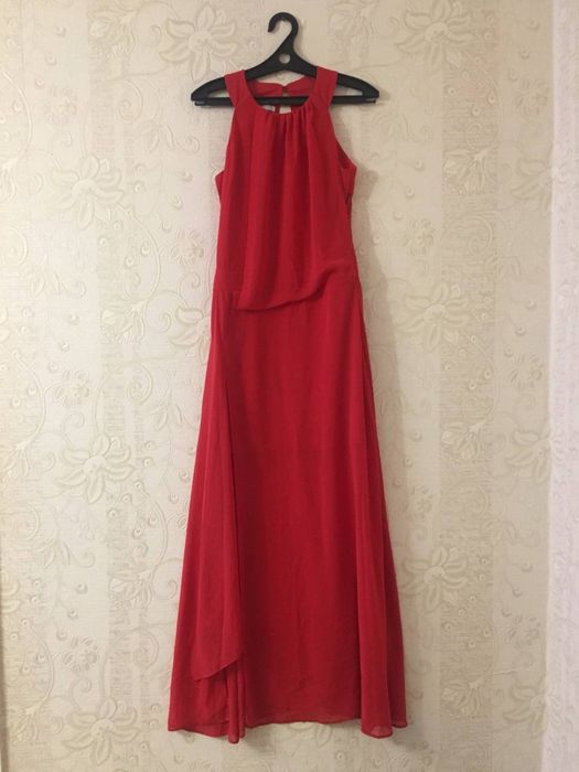 Летнее платье с вырезом