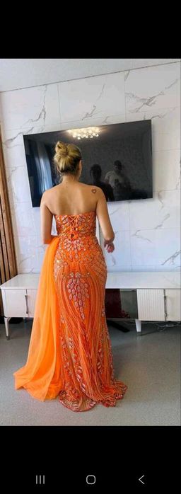 Официална    рокля