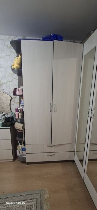 Срочно продам шкаф угловой