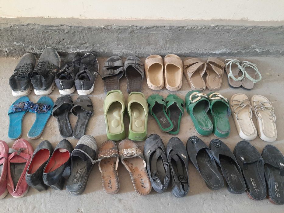 Оёк кийимлари  ва аёллар маникени б\у   Бепул.