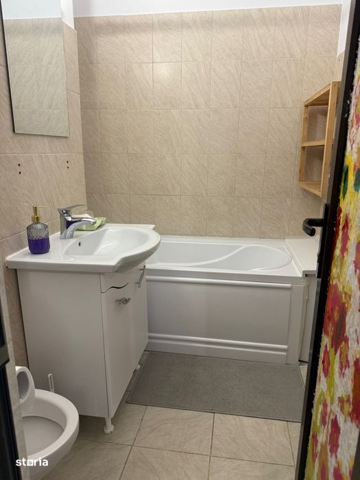 Inchiriez apartament 3 camere semidecomandat capat cug