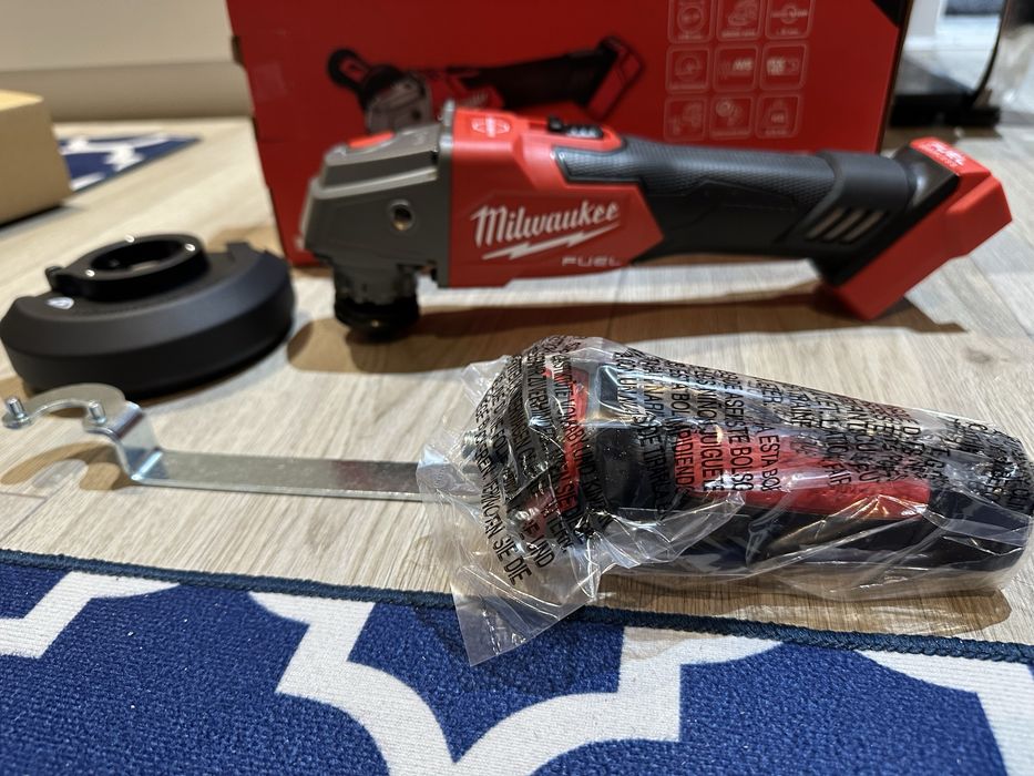 Polizor unghiular (Flex)  Milwaukee Fuel brushless M18 FSAG115XB cu funcția Rapid stop/ nou
