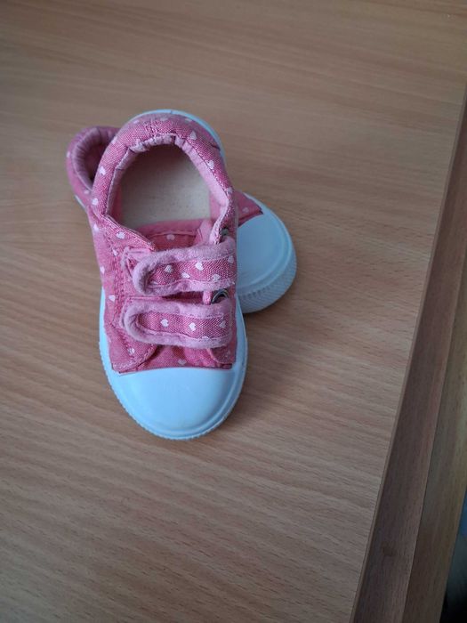 Pantofi sport ....