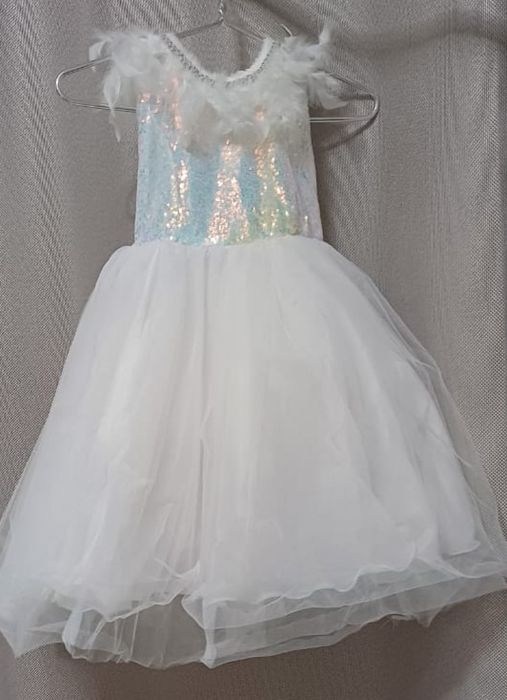 Продам платья на девочку