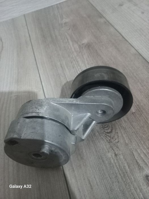 Ролик натяжитель