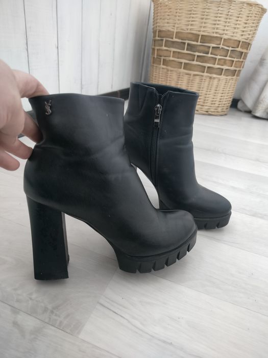 Зимние сапоги женские