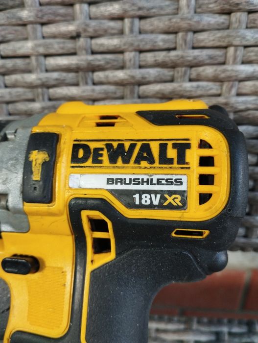 Винтоверт Dewalt DCD790 Безчетков 

Безчетков
