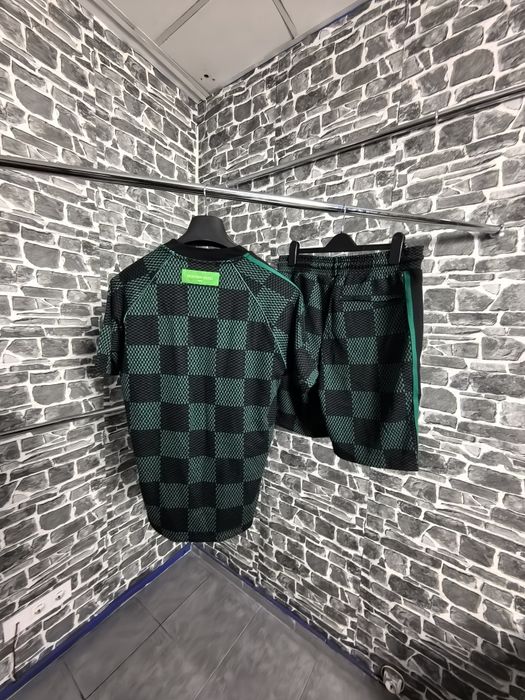 Lois Vieton летен екип