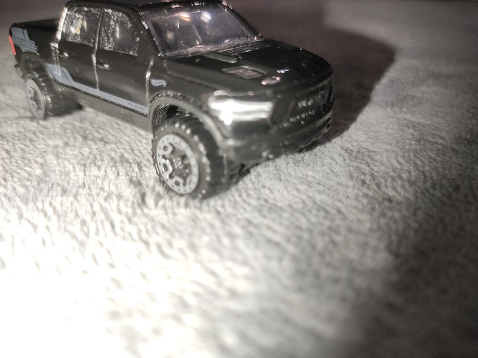 Базовая машинка "hot wheels" RAM 1500 Rebel