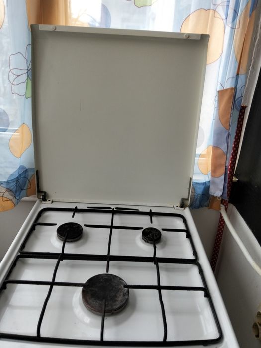 Vând aragaz Zanussi