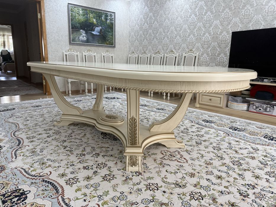 Гостевой стол для гостей