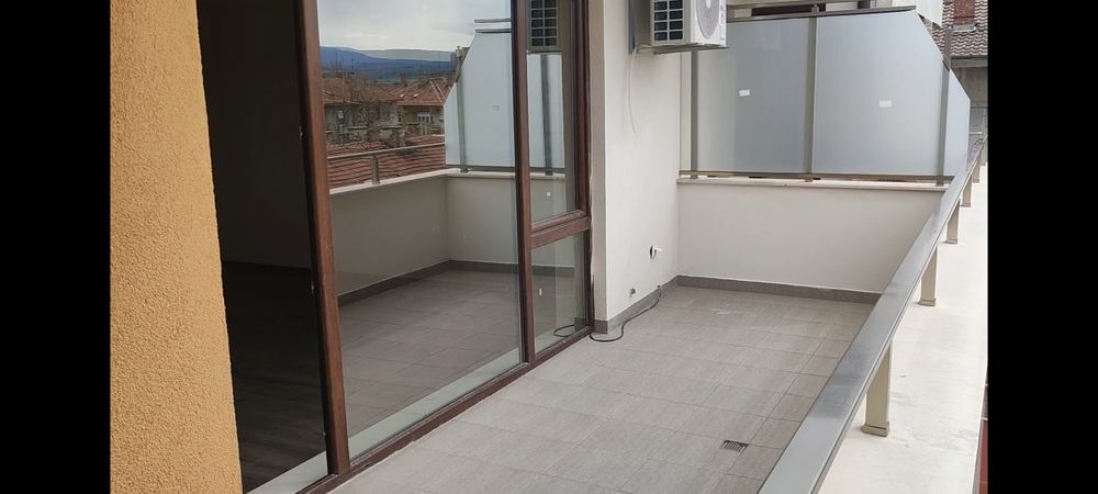 Продава се Тристаен апартамент в Казанлък - 110 кв.м за 1372 €/кв.м - Снимка #12