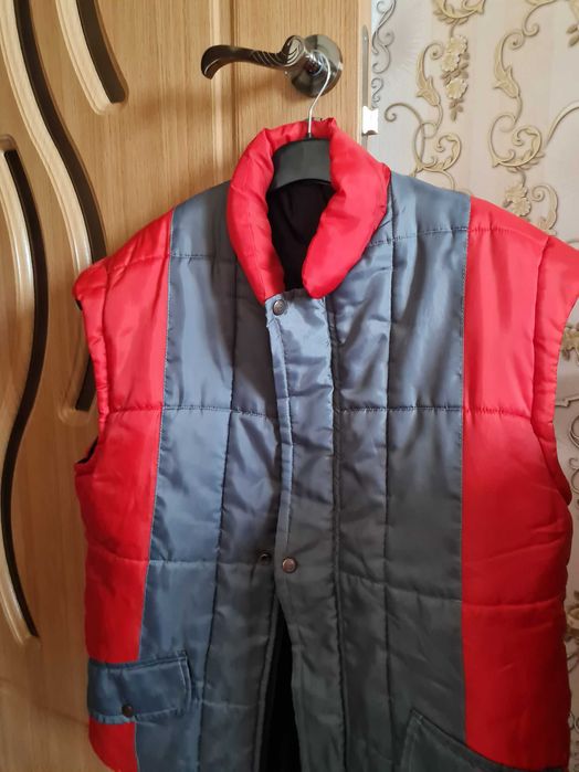 vesta gri cu rosu din fas,48-50