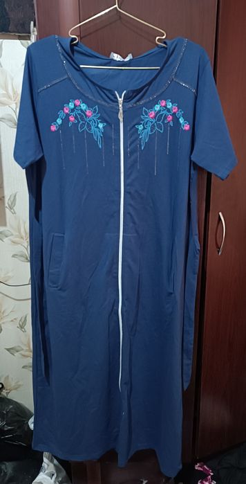 Продаю женские платья