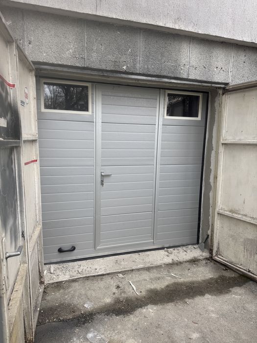 Usi de garj sectinale cu autoatizare