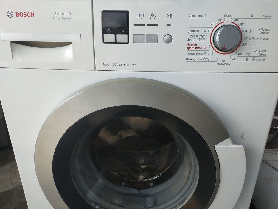 Продам стиральную машынку.