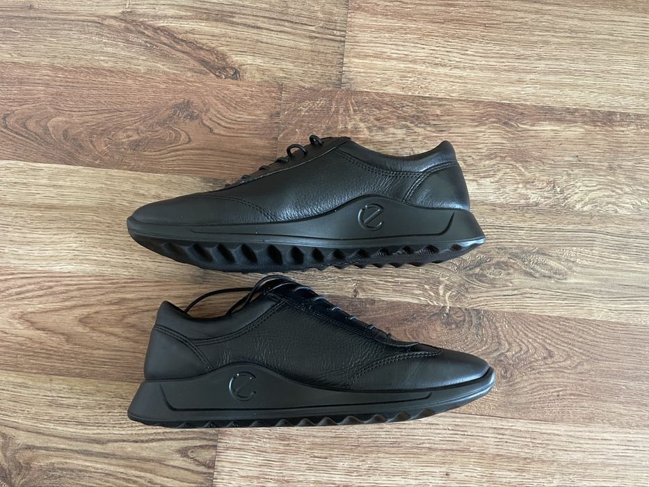 Продам женские ботинки фирмы Ecco