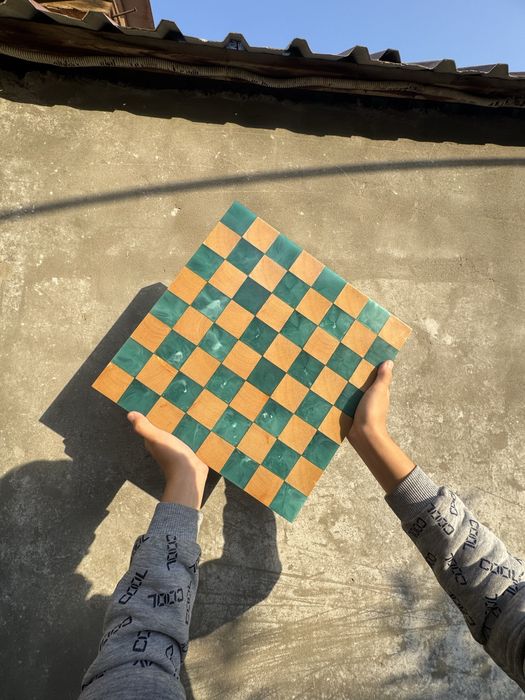 Шахматы ручной работы из смолы и дерева