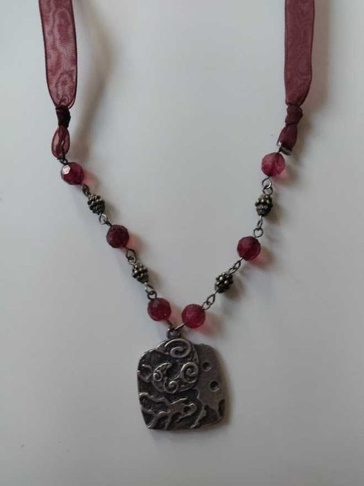 Ръчно изработено колие, цвят бордо