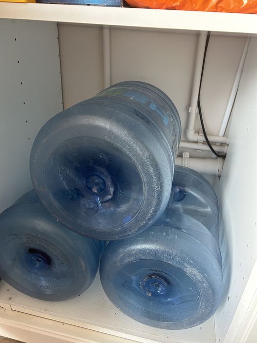 Dozator de apa Aquavia cu 4 bidoane H2On de 19L