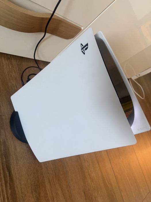 Vand PS 5 cu disc, memorie 825 GB, stare foarte buna !!!
