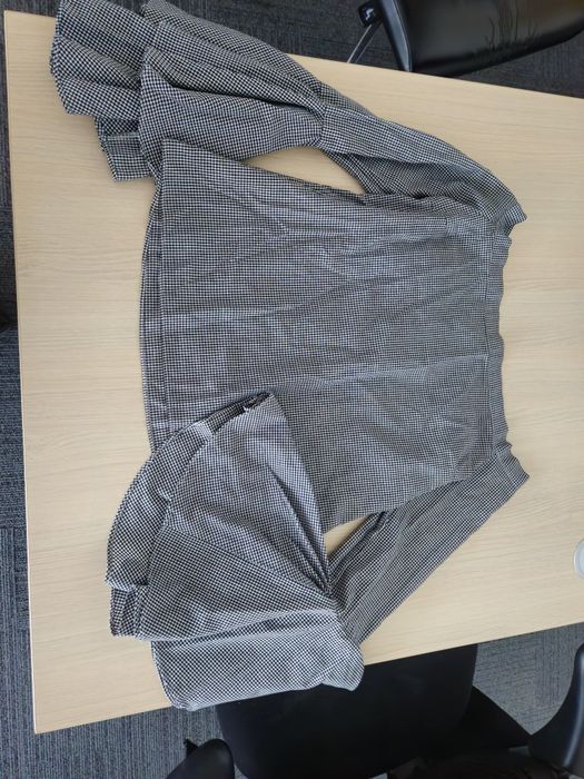 Bluza in carouri cu maneci evantai