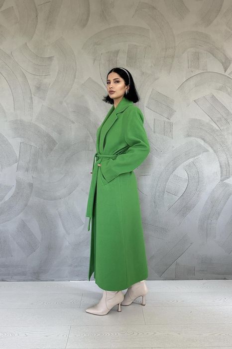 Дамско зелено палто с колан – елегантен дълъг модел